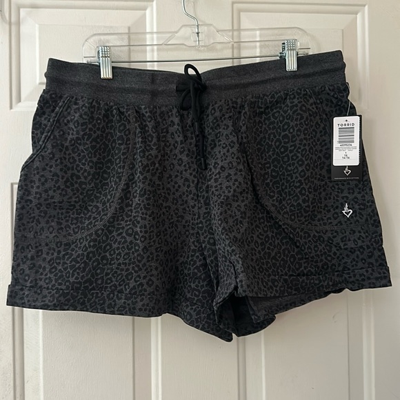 torrid Pants - TORRID Everyday Fleece Patch Pocket Active Short: GRAY/LEOPARD: NWT: SIZE 1